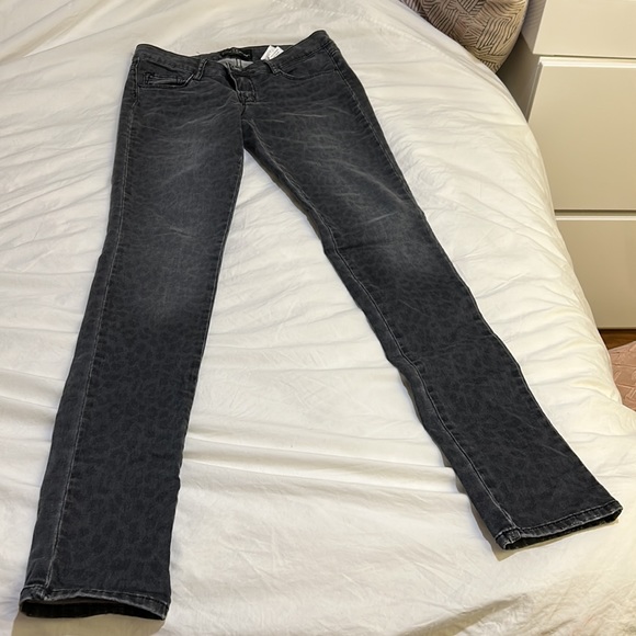 Low-rise Cimarron skinny jeans, unique grey faded-cheetah print - Picture 4 of 7